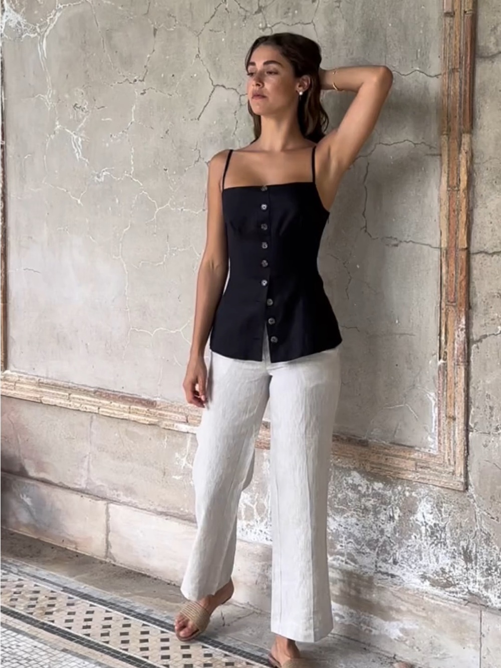 Few Moda Cecille Linen Button Tank - Picture 5 of 8